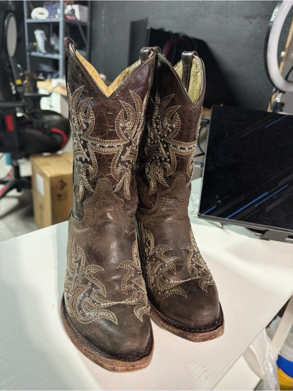 Veretta Girls Studded Embroidery Cowboy Boots, size 1 youth